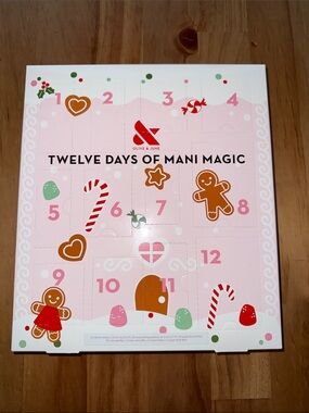 Olive & June Holiday Nail Kit